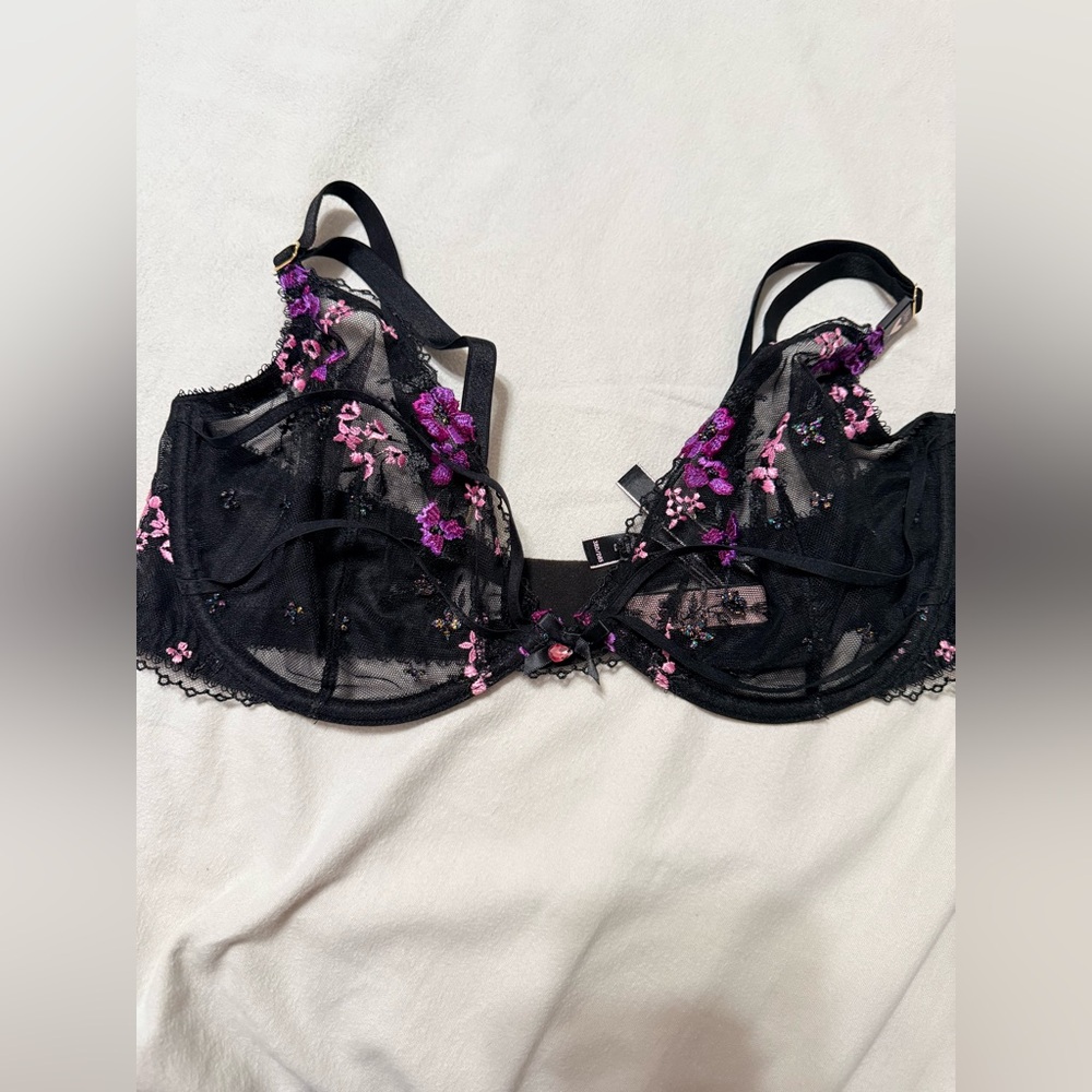Victoria's Secret Black and Pink Floral Lace Bra